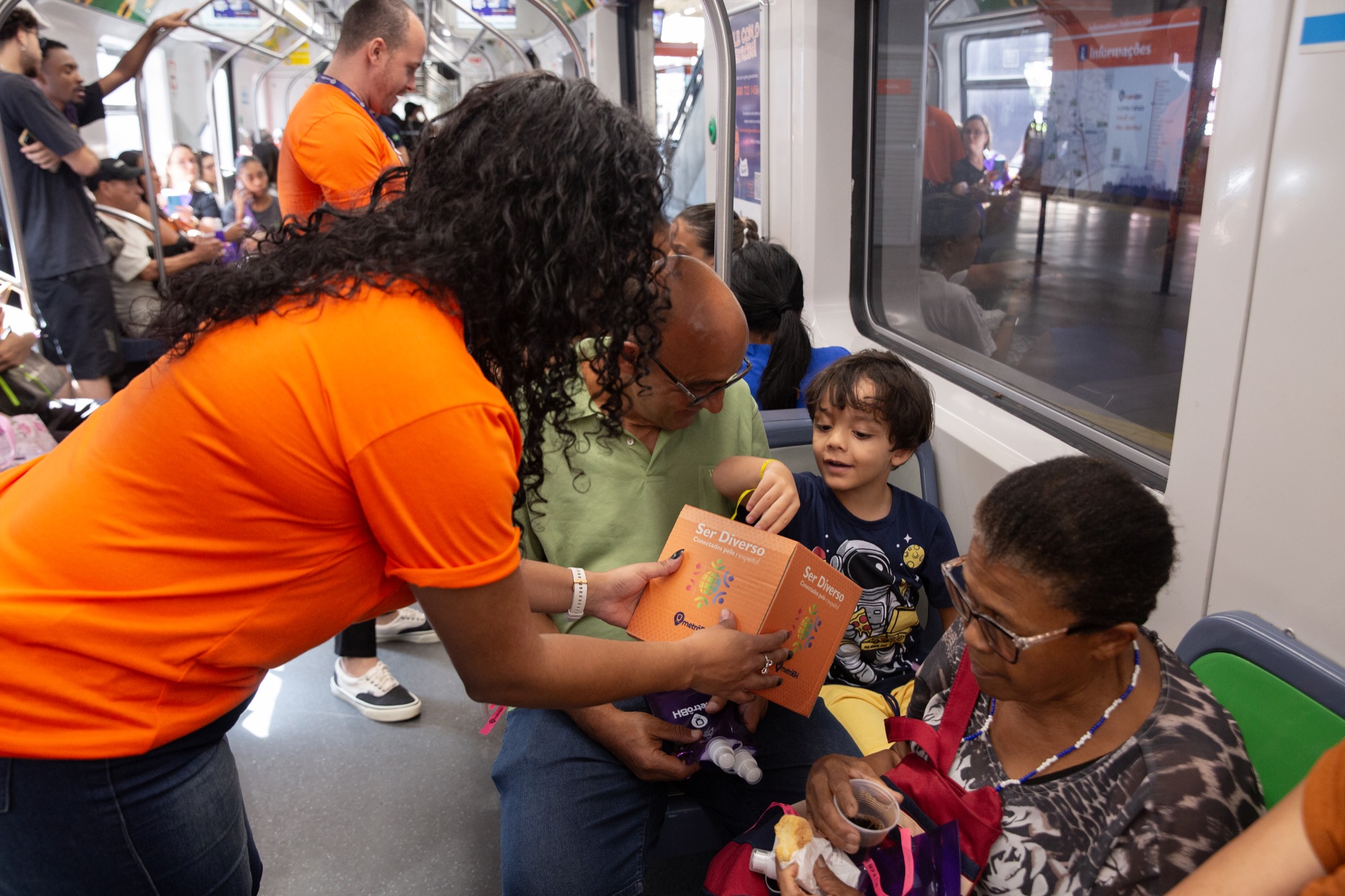 Público circulando pela Estação Vilarinho durante o evento do Metro BH.
